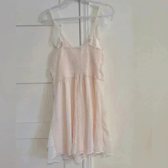 Sincerly Jules Blush Pink Flutter Sleeve Romper Size Large NWT - Picture 4 of 5